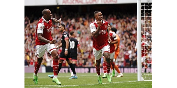 De første mesterskapstrofeene for hvert lag i den nye sesongen